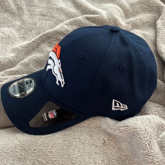 SOLD ✅: Denver Broncos Hat - Picture 2 of 5
